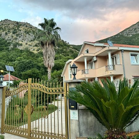 Carine Garden Daire Risan Dış mekan fotoğraf