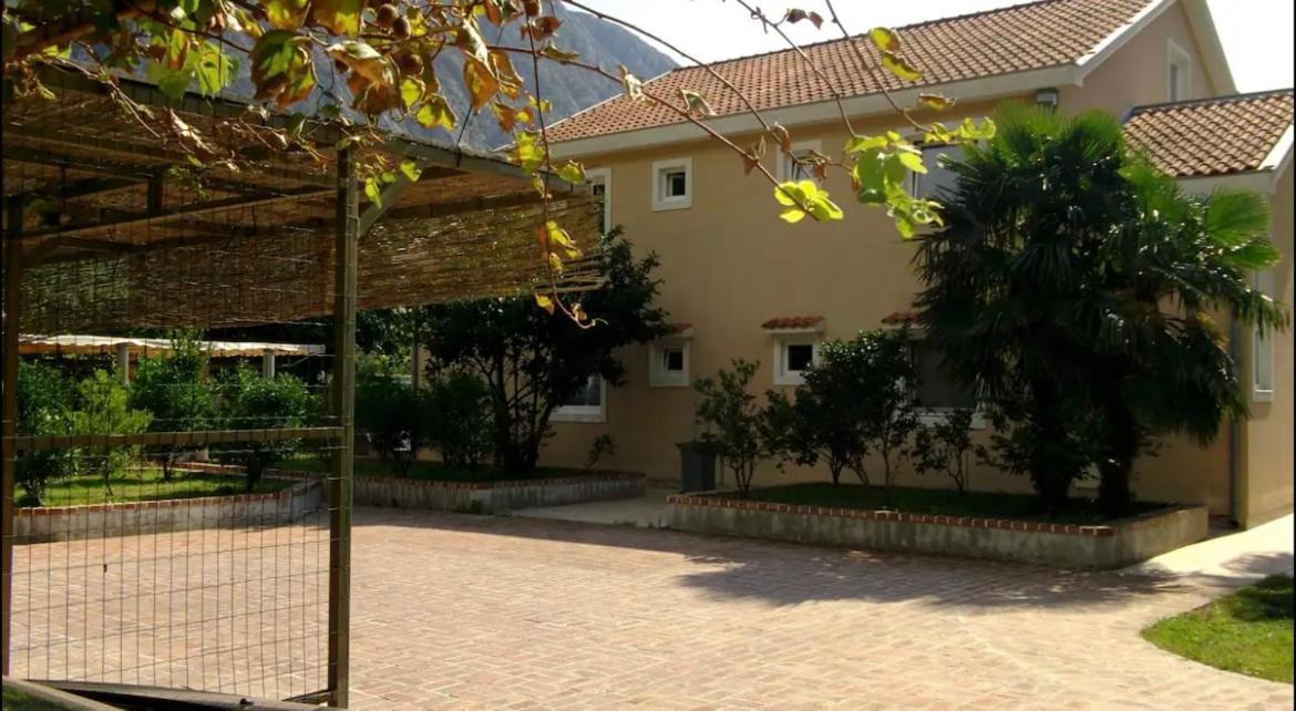 Carine Garden Daire Risan Dış mekan fotoğraf