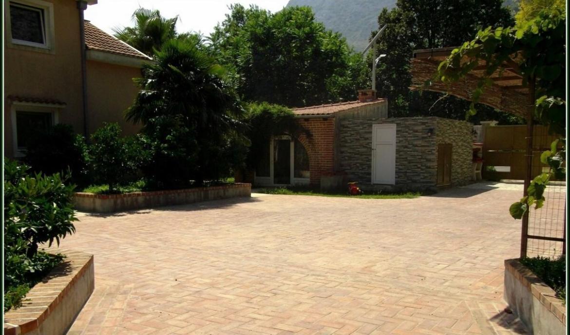 Carine Garden Daire Risan Dış mekan fotoğraf