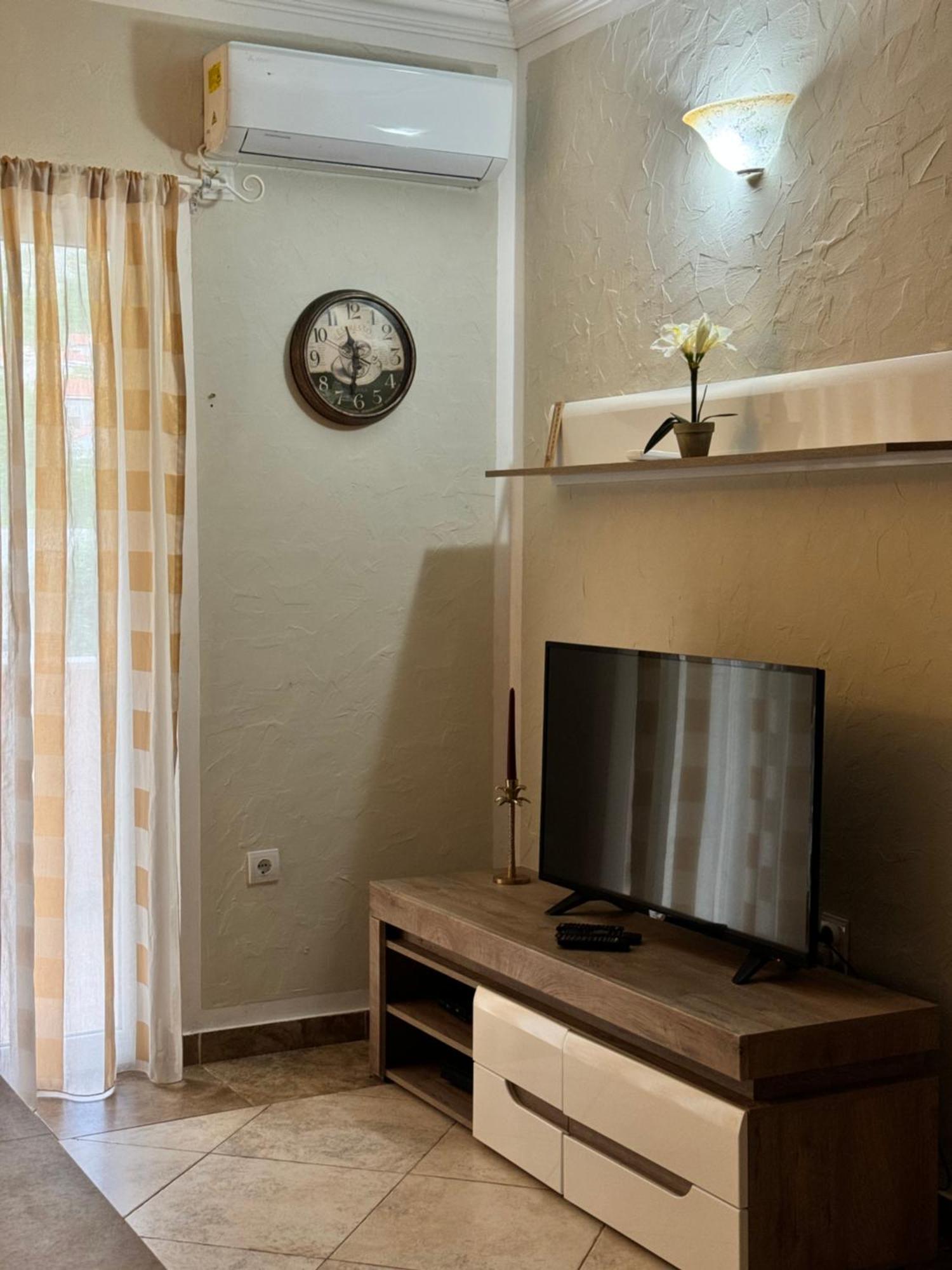 Carine Garden Daire Risan Oda fotoğraf