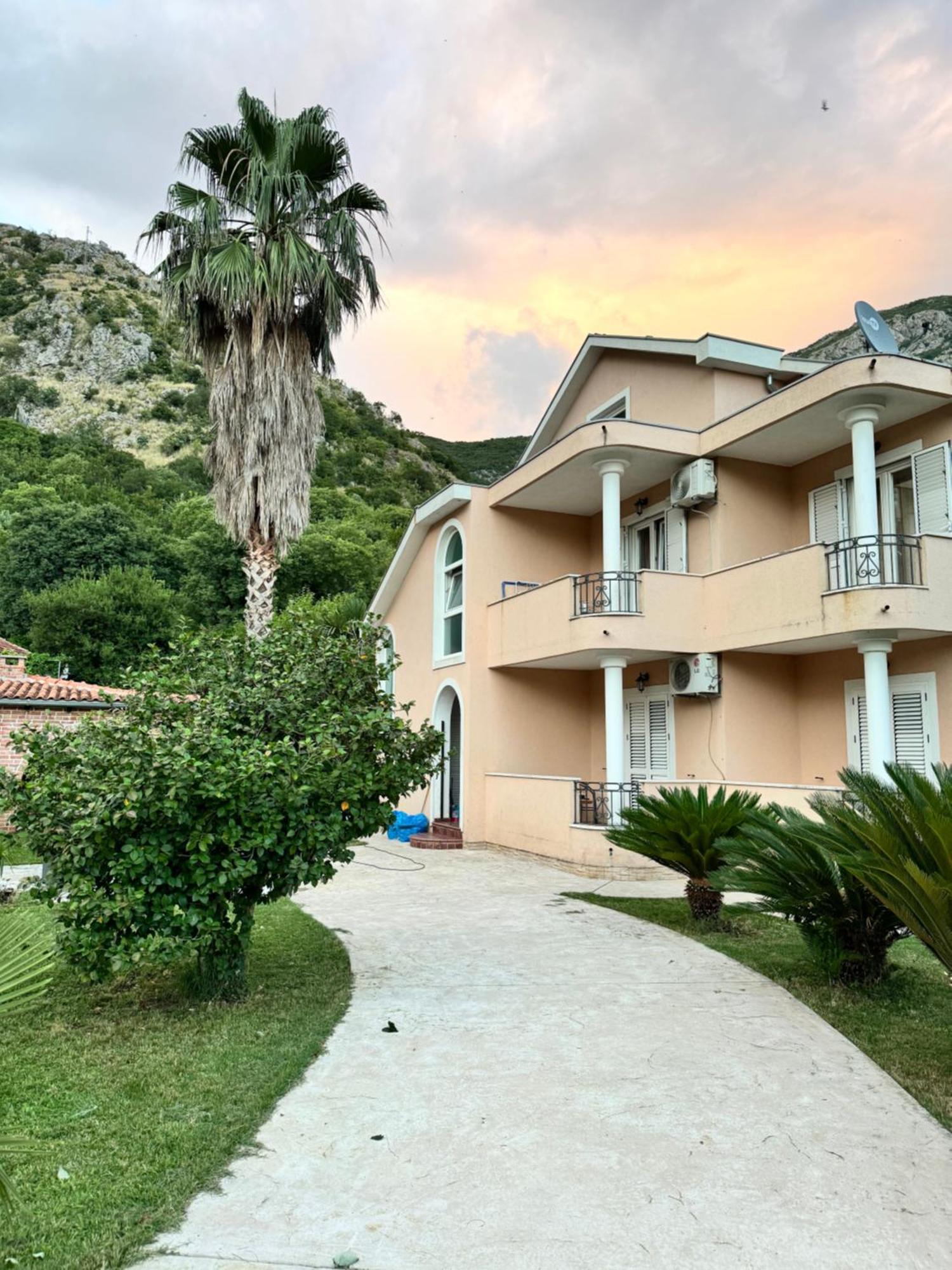 Carine Garden Daire Risan Dış mekan fotoğraf